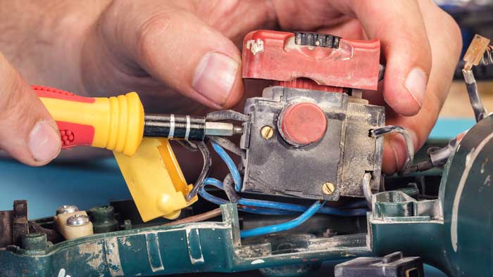 Réparation de perceuse électrique, changement d'interrupteur